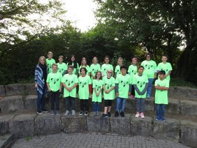 Unsere neue Klasse 5b mit ihrer Klassenlehrerin Frau Benecken!